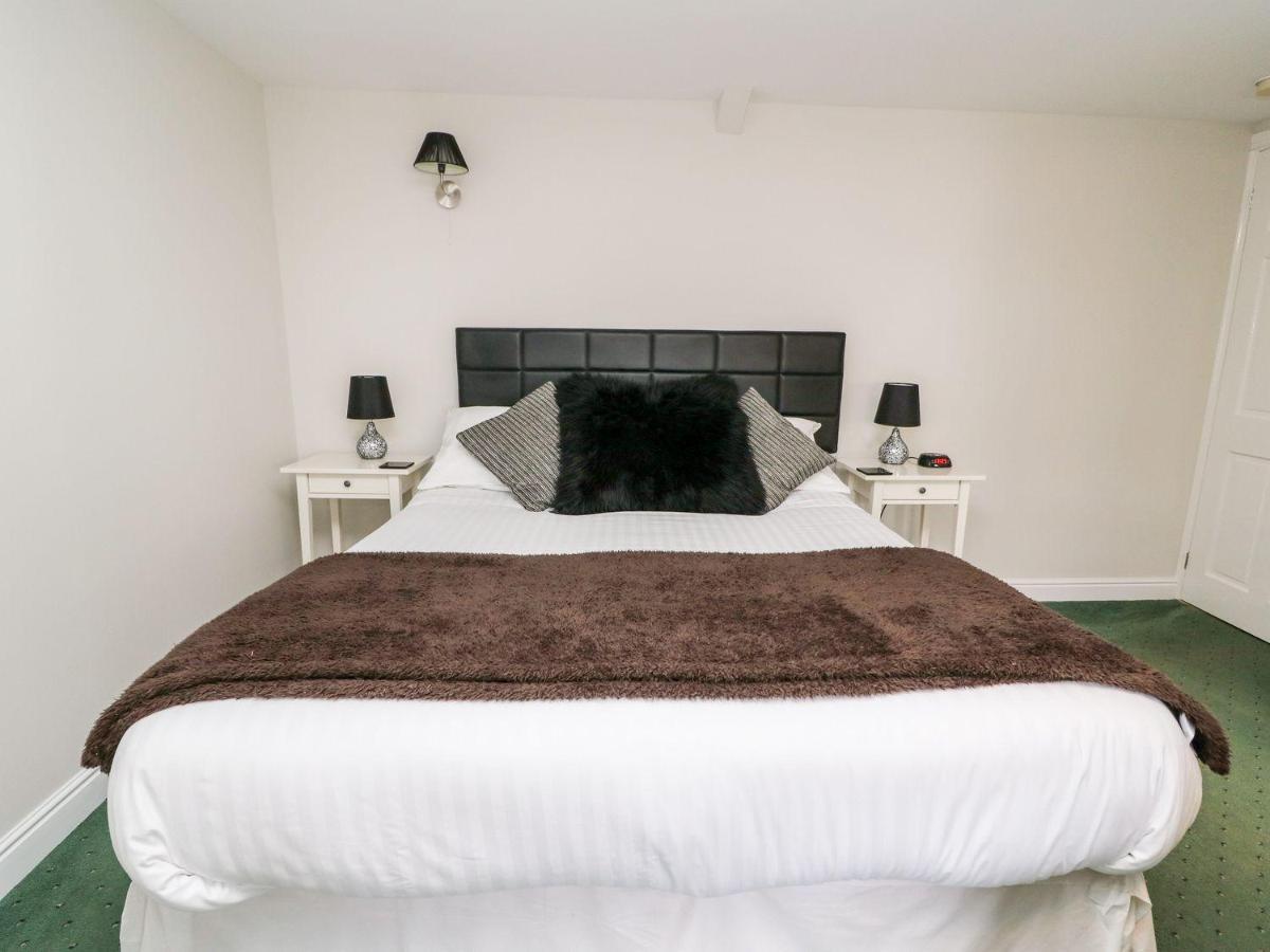 ראיאדר Triangle Inn Coachouse מראה חיצוני תמונה